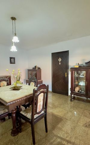 Casa à venda com 250m², 3 quartos e 3 vagas Casa à venda com 250m², 3 quartos e 3 vagasSala