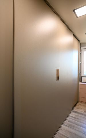 Apartamento à venda com 72m², 1 quarto e 2 vagas Apartamento à venda com 72m², 1 quarto e 2 vagasCloset