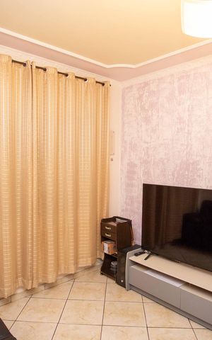 Casa à venda com 150m², 4 quartos e 2 vagasSala