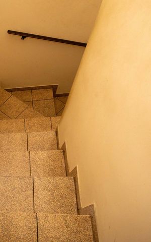 Casa à venda com 150m², 4 quartos e 2 vagasEscada