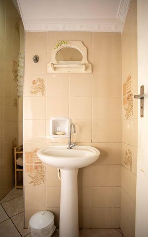 Casa à venda com 150m², 4 quartos e 2 vagasEscada