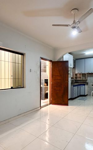 Casa à venda com 125m², 2 quartos e 2 vagas Casa à venda com 125m², 2 quartos e 2 vagasSala