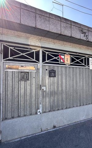 Casa à venda com 125m², 2 quartos e 2 vagas Casa à venda com 125m², 2 quartos e 2 vagasFachada