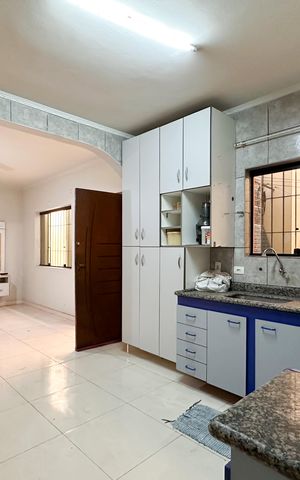 Casa à venda com 125m², 2 quartos e 2 vagas Casa à venda com 125m², 2 quartos e 2 vagasCozinha