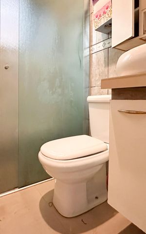 Casa à venda com 125m², 2 quartos e 2 vagas Casa à venda com 125m², 2 quartos e 2 vagasBanheiro Social