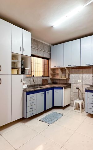 Casa à venda com 125m², 2 quartos e 2 vagas Casa à venda com 125m², 2 quartos e 2 vagasCozinha