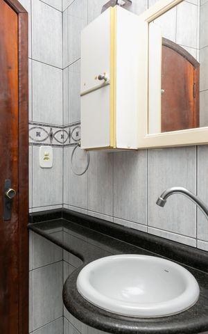Casa à venda com 268m², 3 quartos e 2 vagas Casa à venda com 268m², 3 quartos e 2 vagasBanheiro 2