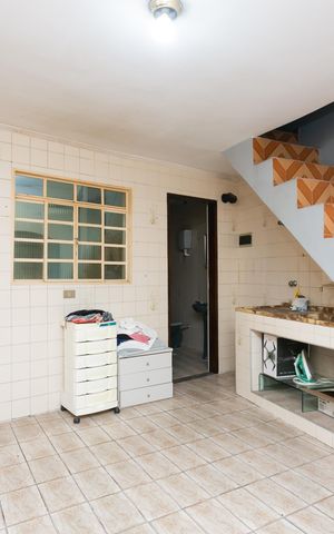 Casa à venda com 268m², 3 quartos e 2 vagas Casa à venda com 268m², 3 quartos e 2 vagasEdícula