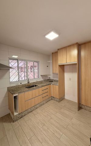 Casa à venda com 150m², 2 quartos e 2 vagas Casa à venda com 150m², 2 quartos e 2 vagasCozinha