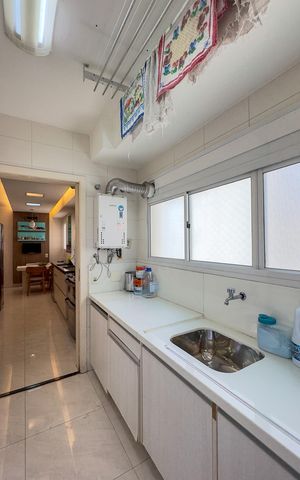 Apartamento à venda com 229m², 4 quartos e 4 vagasCozinha e Área de Serviço
