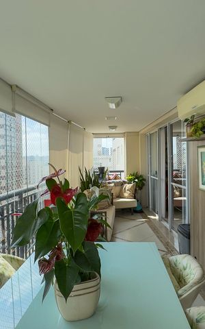 Apartamento à venda com 229m², 4 quartos e 4 vagasSacada