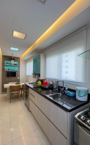 Apartamento à venda com 229m², 4 quartos e 4 vagasCozinha e Área de Serviço