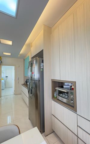 Apartamento à venda com 229m², 4 quartos e 4 vagasCozinha e Área de Serviço