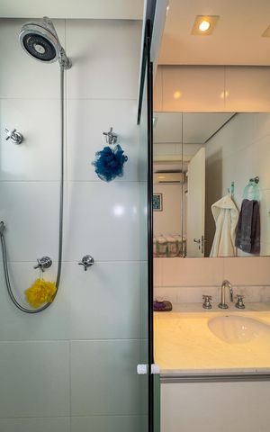 Apartamento à venda com 229m², 4 quartos e 4 vagasBanheiro da Suíte 2