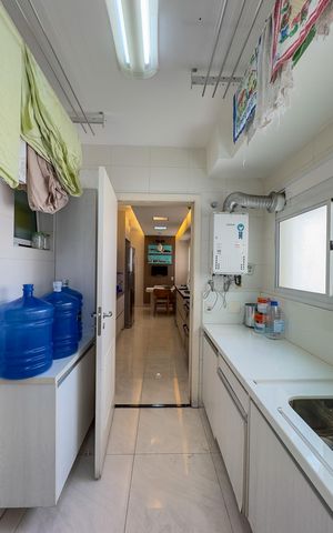 Apartamento à venda com 229m², 4 quartos e 4 vagasCozinha e Área de Serviço