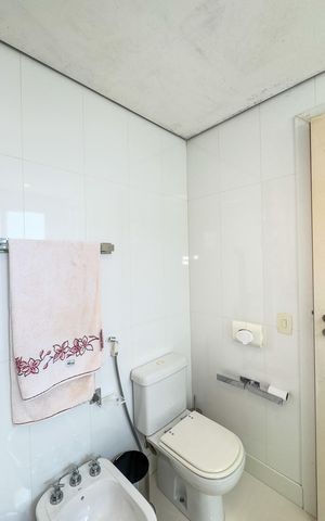 Apartamento à venda com 229m², 4 quartos e 4 vagasBanheiro da Suíte 3