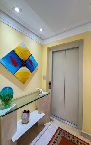 Apartamento à venda com 229m², 4 quartos e 4 vagasHall