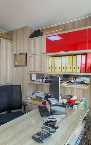 Apartamento à venda com 229m², 4 quartos e 4 vagasEscritório