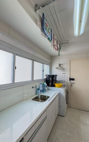 Apartamento à venda com 229m², 4 quartos e 4 vagasCozinha e Área de Serviço
