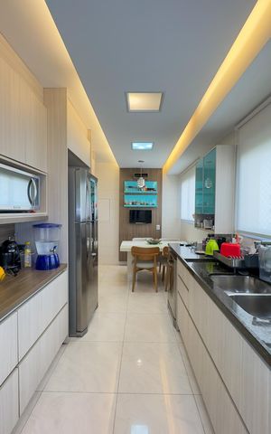 Apartamento à venda com 229m², 4 quartos e 4 vagasCozinha e Área de Serviço