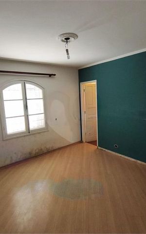 Casa à venda com 111m², 4 quartos e 2 vagas