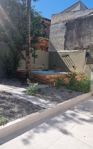 Casa à venda com 270m², 3 quartos e 3 vagas Casa à venda com 270m², 3 quartos e 3 vagasÁrea externa