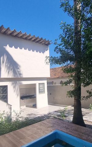 Casa à venda com 270m², 3 quartos e 3 vagas Casa à venda com 270m², 3 quartos e 3 vagasÁrea externa