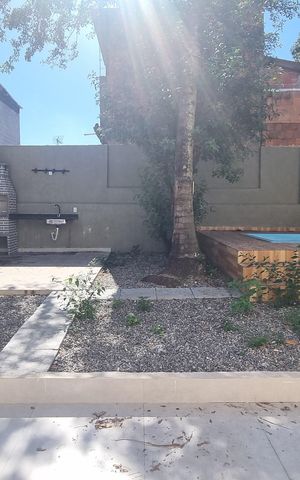 Casa à venda com 270m², 3 quartos e 3 vagas Casa à venda com 270m², 3 quartos e 3 vagasÁrea externa