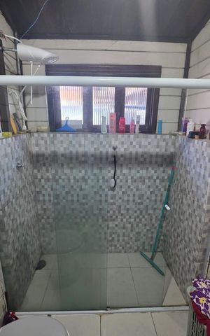 Casa de condomínio à venda com 1300m², 3 quartos e 4 vagasBanheiro social