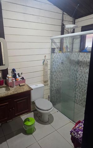 Casa de condomínio à venda com 1300m², 3 quartos e 4 vagasBanheiro social