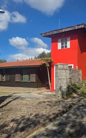 Casa de condomínio à venda com 1300m², 3 quartos e 4 vagasFachada