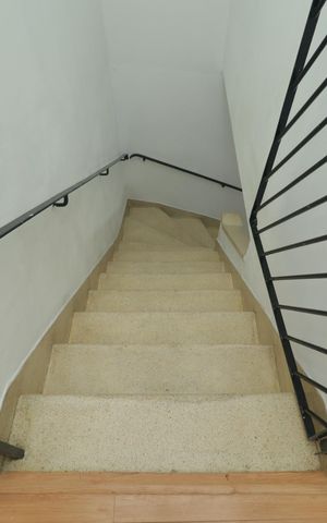 Casa à venda com 158m², 4 quartos e 1 vagaEscada de acesso - piso superior
