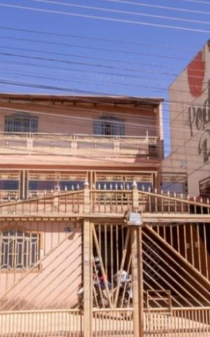 Casa à venda com 270m², 4 quartos e 3 vagas Casa à venda com 270m², 4 quartos e 3 vagasFachada