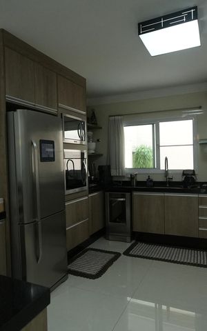 Casa à venda com 169m², 3 quartos e 2 vagasCozinha