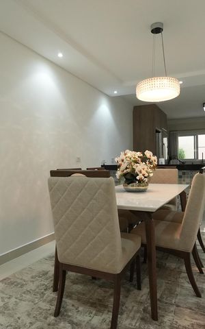Casa à venda com 169m², 3 quartos e 2 vagasSala