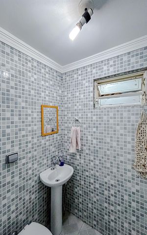 Casa à venda com 155m², 3 quartos e 3 vagasBanheiro de serviço