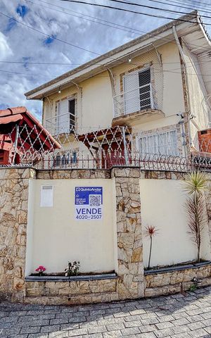 Casa à venda com 155m², 3 quartos e 3 vagasFachada com Plaquinha
