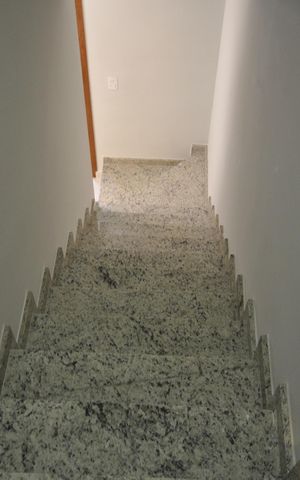 Casa de condomínio para alugar com 63m², 2 quartos e 2 vagasEscada