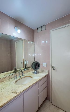 Apartamento à venda com 165m², 4 quartos e 2 vagasBanheiro da Suíte