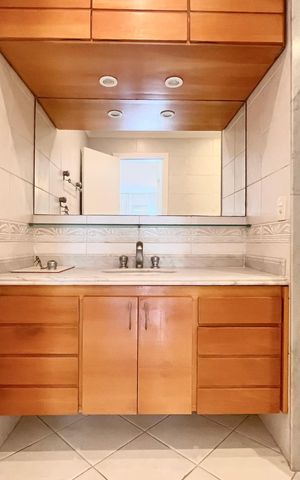 Apartamento para alugar com 92m², 2 quartos e 1 vaga Apartamento para alugar com 92m², 2 quartos e 1 vagaBanheiro da Suíte