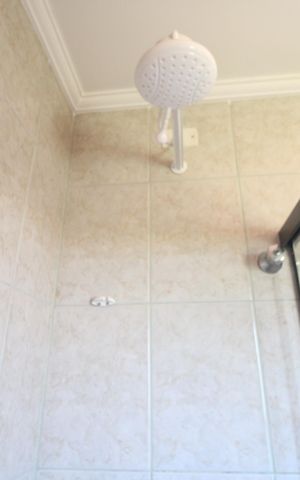 Casa para alugar com 409m², 4 quartos e 5 vagasBanheiro da suíte 1