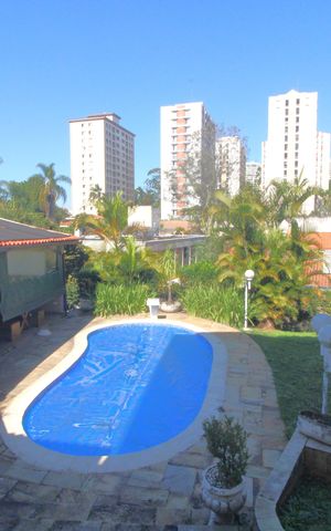 Casa para alugar com 409m², 4 quartos e 5 vagasFundos da casa