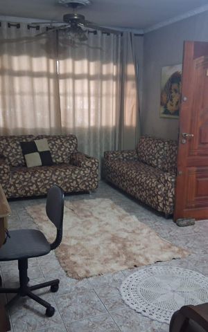 Casa à venda com 146m², 3 quartos e 2 vagas Casa à venda com 146m², 3 quartos e 2 vagasSala
