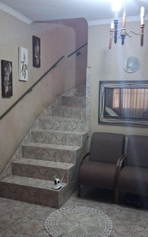 Casa à venda com 146m², 3 quartos e 2 vagas Casa à venda com 146m², 3 quartos e 2 vagasSala