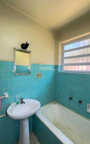 Casa à venda com 156m², 3 quartos e 2 vagasBanheiro