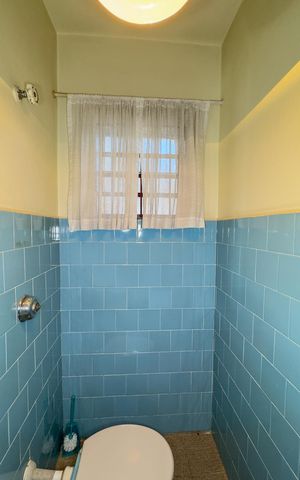 Casa à venda com 156m², 3 quartos e 2 vagasBanheiro
