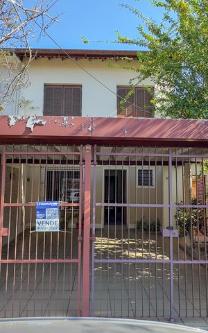 Casa à venda com 156m², 3 quartos e 2 vagasFachada