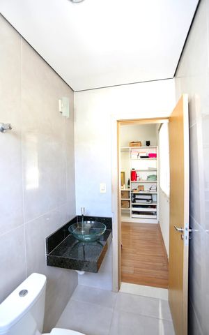 Apartamento à venda com 77m², 3 quartos e 2 vagas Apartamento à venda com 77m², 3 quartos e 2 vagasBanheiro da Suíte