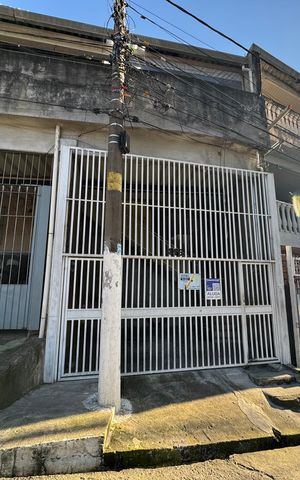 Casa para alugar com 76m², 2 quartos e 1 vaga Casa para alugar com 76m², 2 quartos e 1 vagaFachada com placa