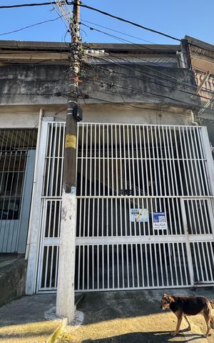 Casa para alugar com 76m², 2 quartos e 1 vaga Casa para alugar com 76m², 2 quartos e 1 vagaFachada com placa